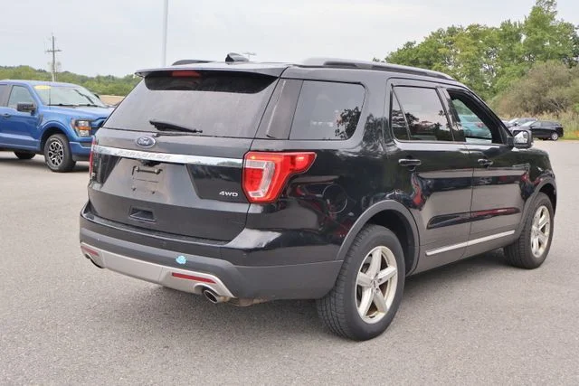 Used 2017 Black Ford XLT image 7