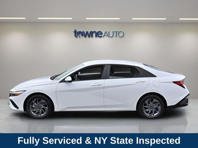 Certified Used 2024 White Hyundai SEL image 2