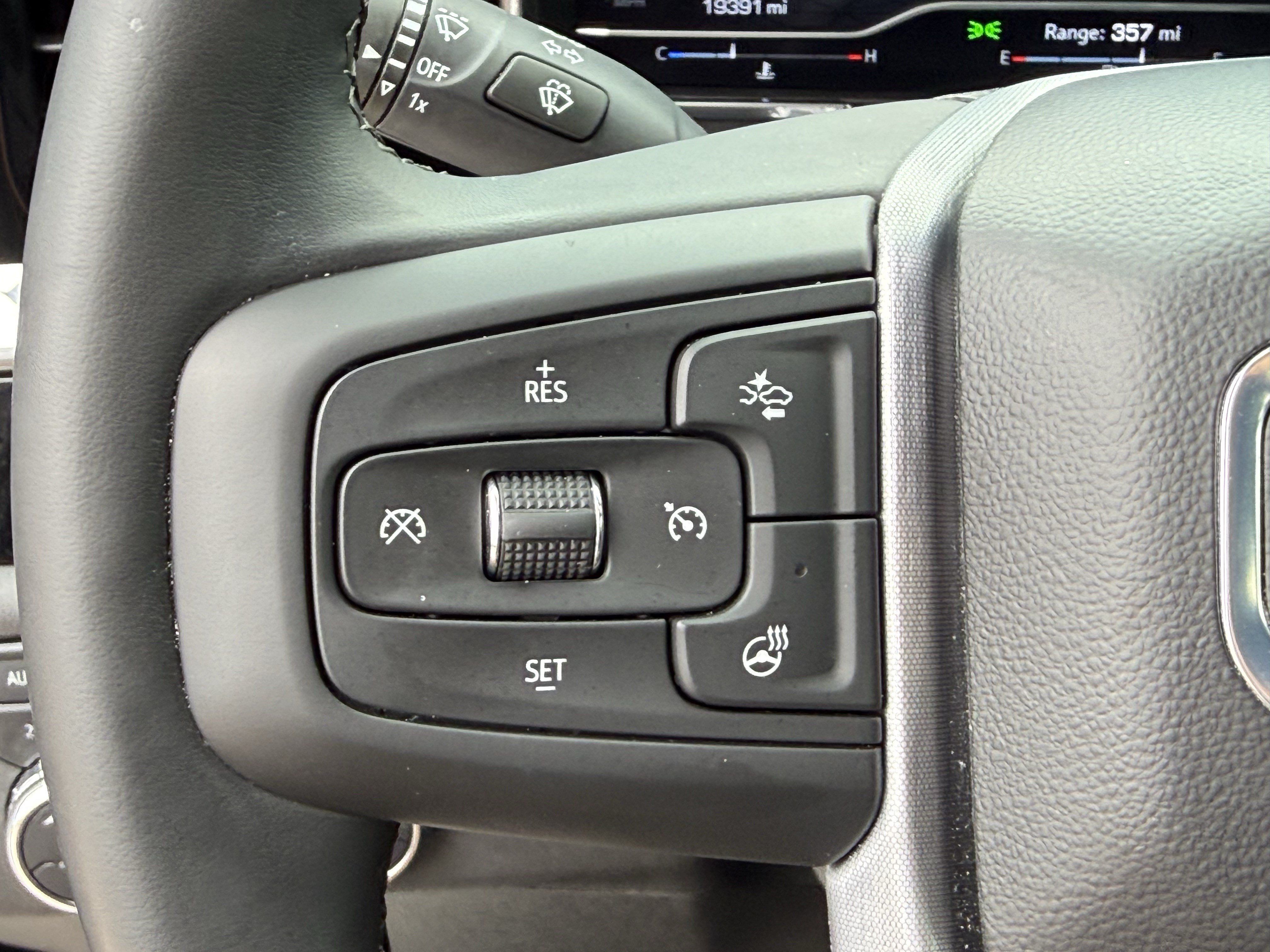 Used 2025 Onyx Black GMC SLT image 15