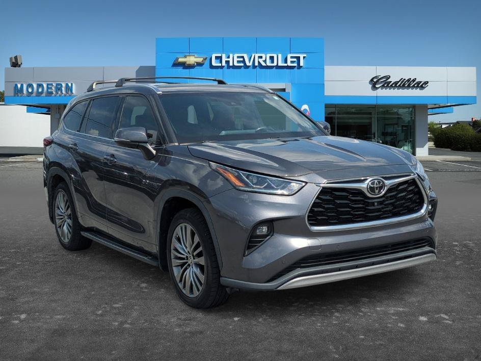 Used 2021 Magnetic Gray Metallic Toyota Platinum image 6