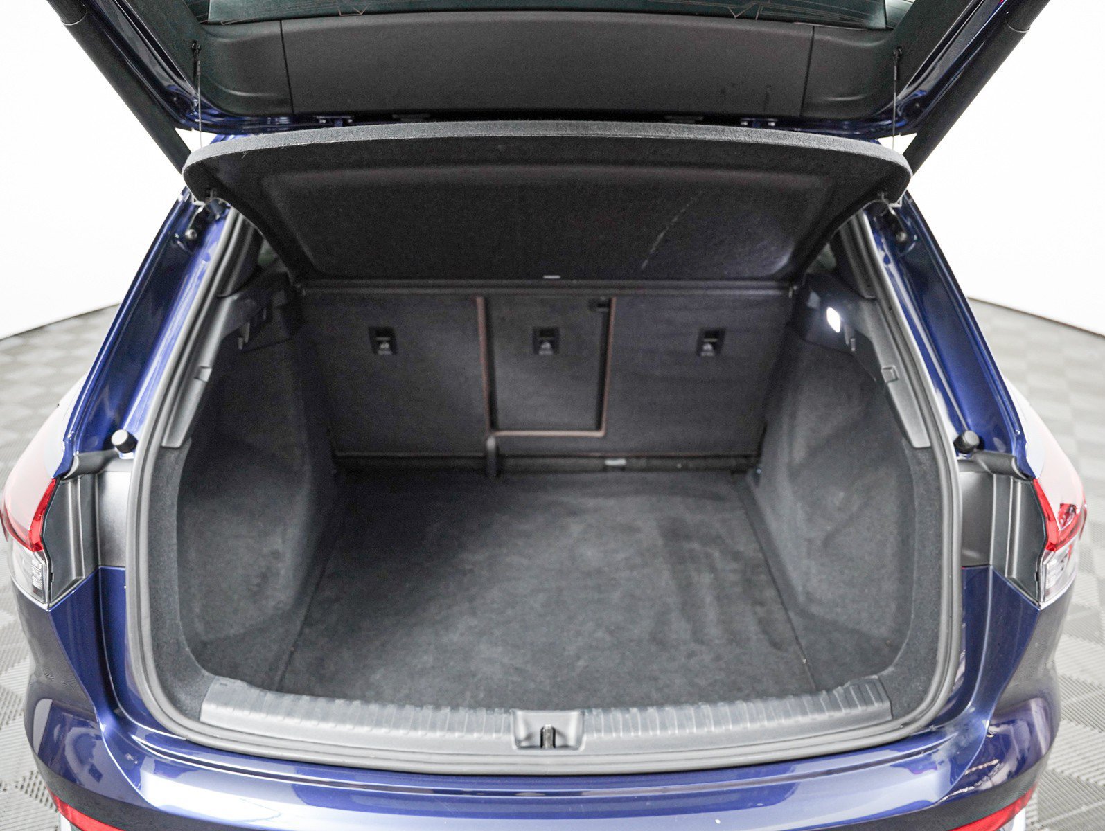 Used 2025 Navarra Blue Audi Premium image 4