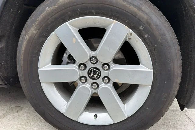 Certified Used 2024 North Shore Pearl Honda EX image 5