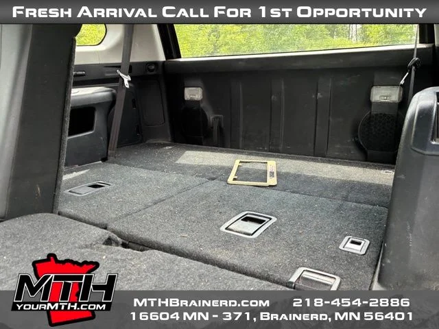 Used 2016 Black Toyota SR5 image 8