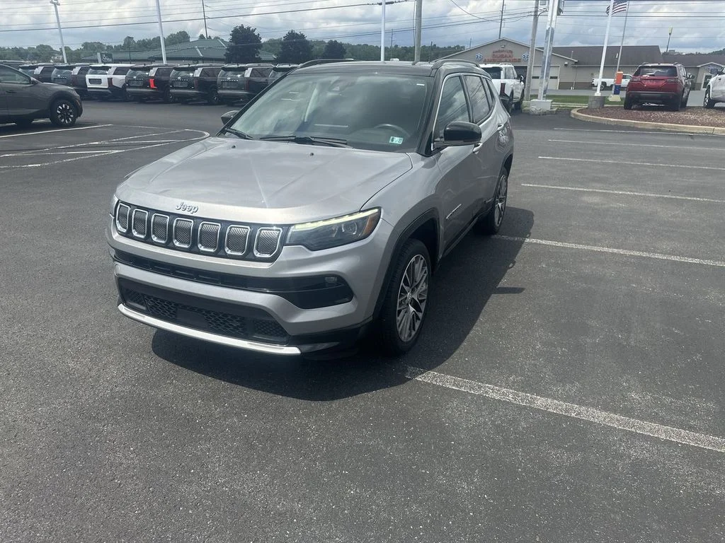 Used 2022 Silver Jeep Limited image 4