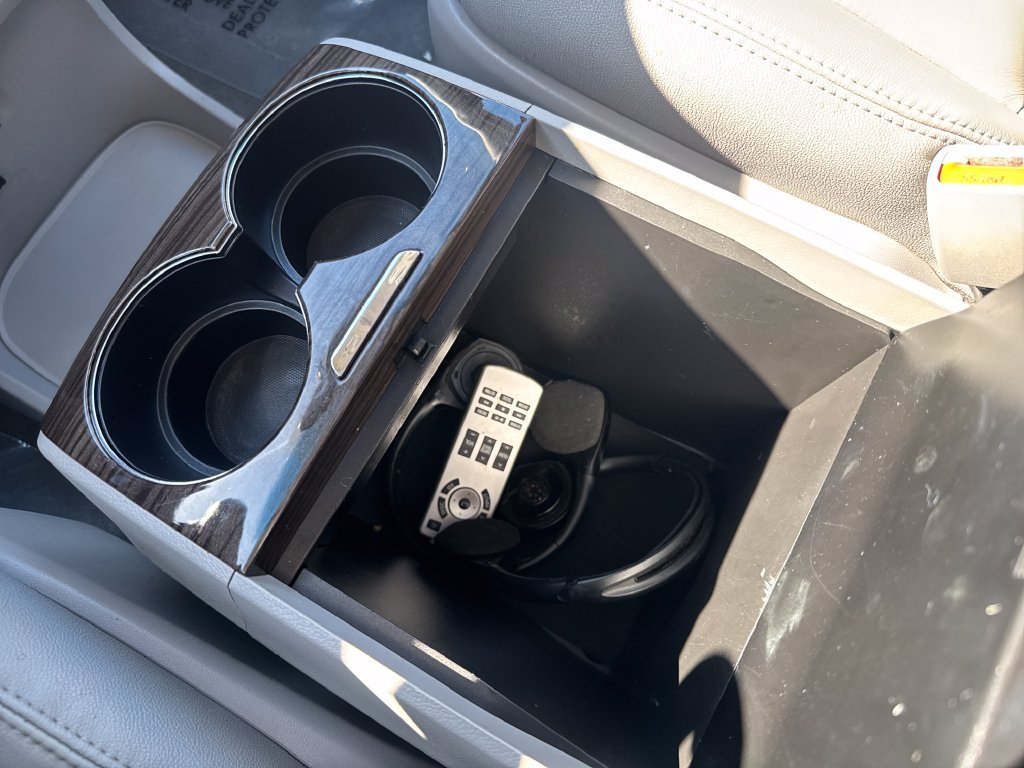 Used 2017 Gray Toyota XLE Premium image 28