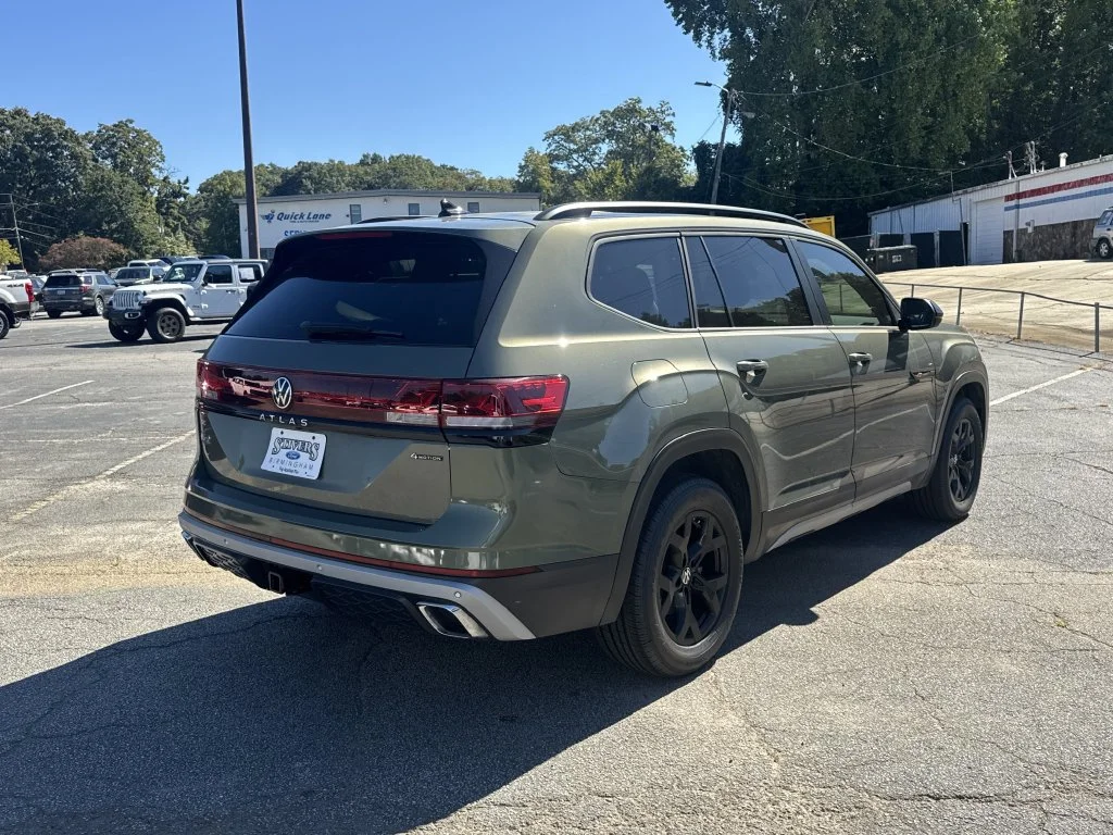 Used 2024  Volkswagen 2.0T Peak Edition SE w/Technology image 7