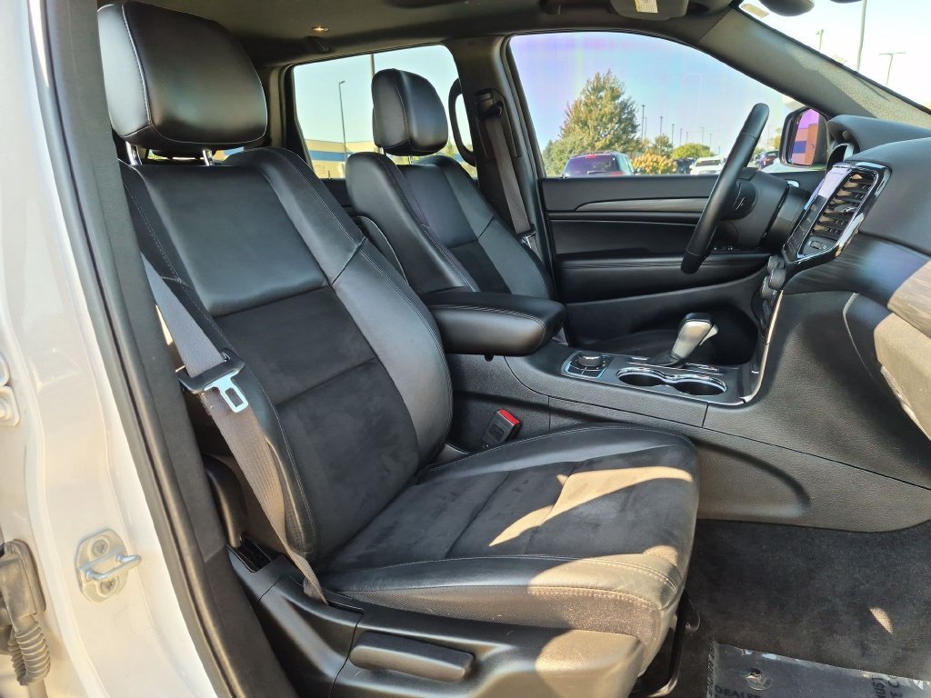 Used 2022 White Jeep Laredo X image 32