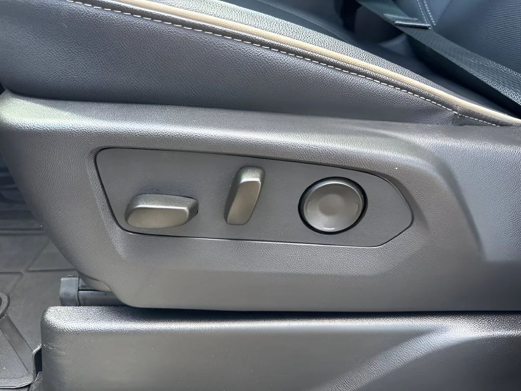 Used 2026 Polar White Tricoat Chevrolet Premier image 47