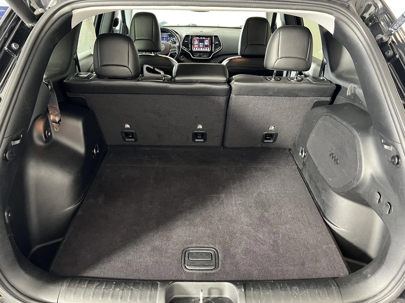Used 2020  Jeep Limited image 20