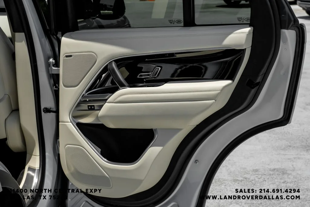 Used 2023 Hakuba Silver Metallic Land Rover SE image 50