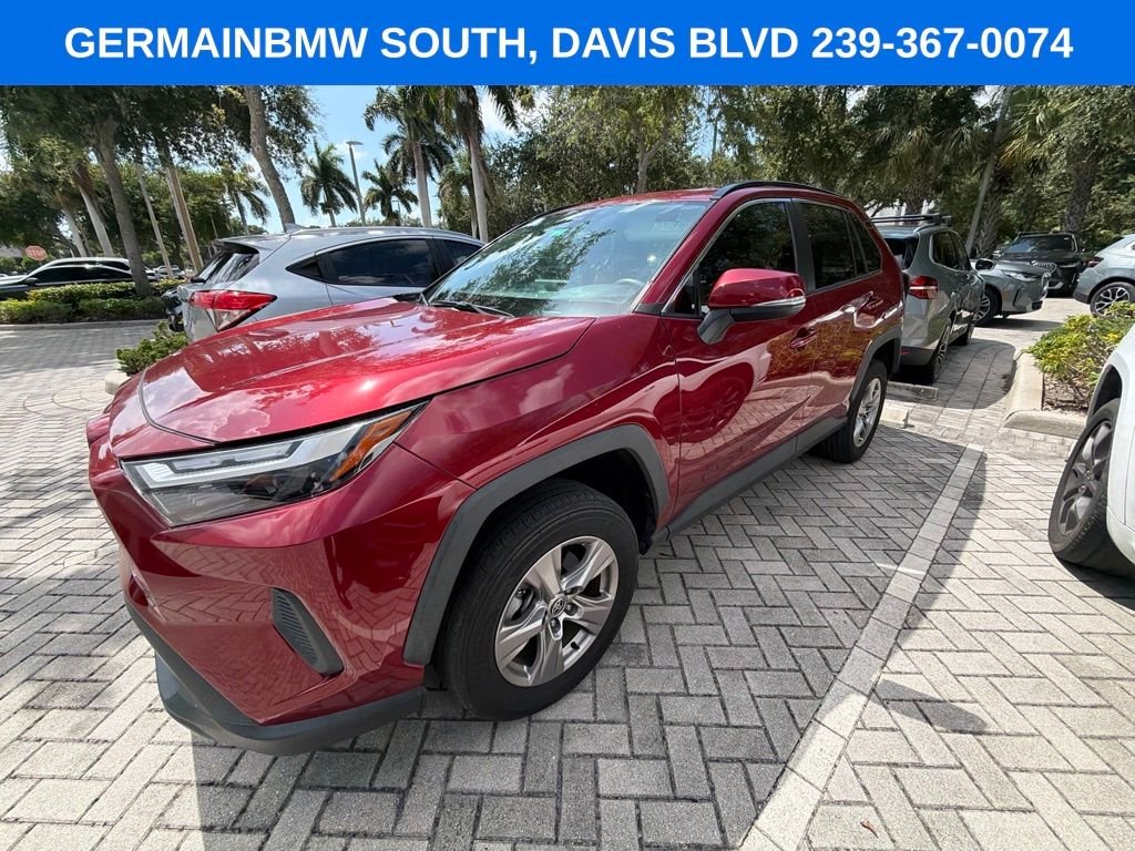 Used 2022 Pearl Toyota XLE image 3