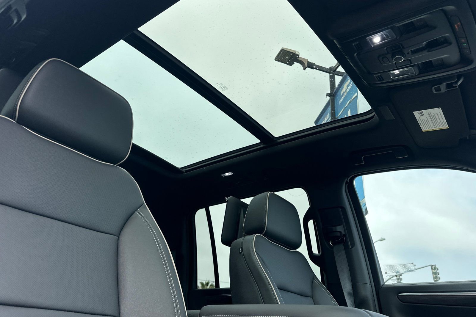 2025 Chevrolet Suburban Premier - Photo 19