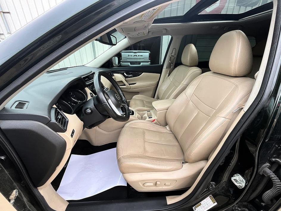 Used 2018 Green Nissan SL image 14