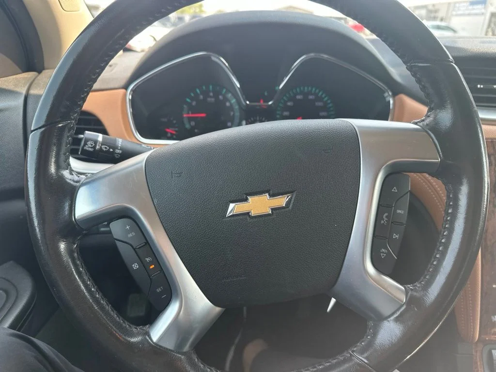 Used 2014 White Chevrolet 2LT image 11