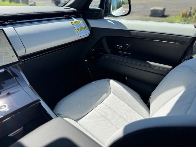 New 2027 Ostuni Pearl White Land Rover  image 12