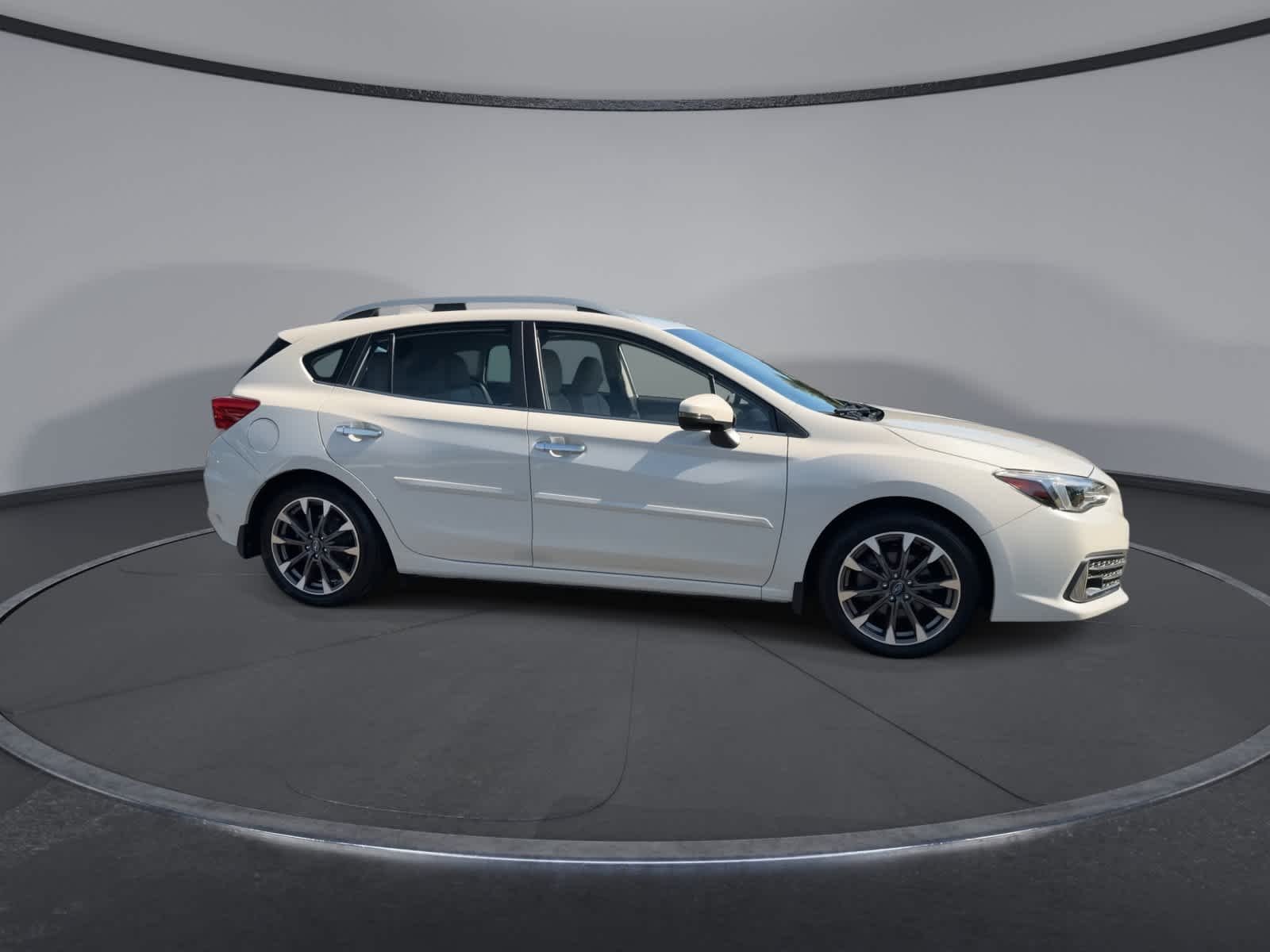Used 2020 Crystal White Pearl Subaru Limited image 9