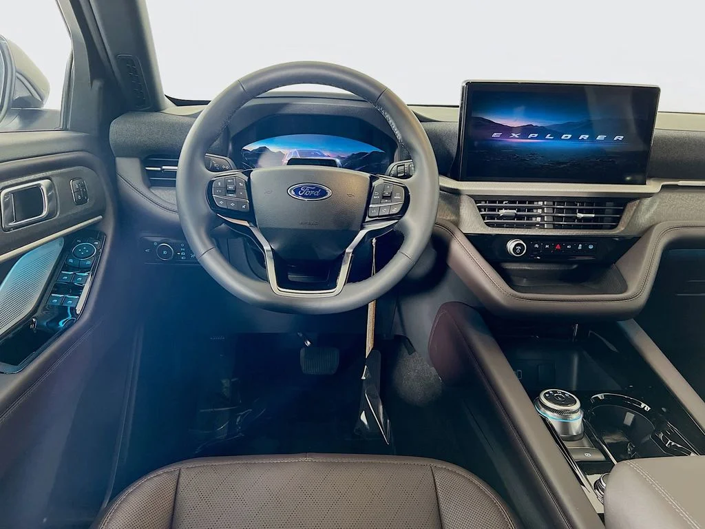 New 2026 Space White Metallic Ford Platinum image 29