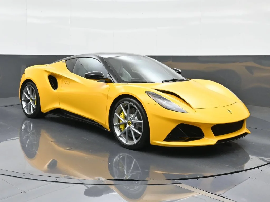 Used 2024  Lotus V6 image 4