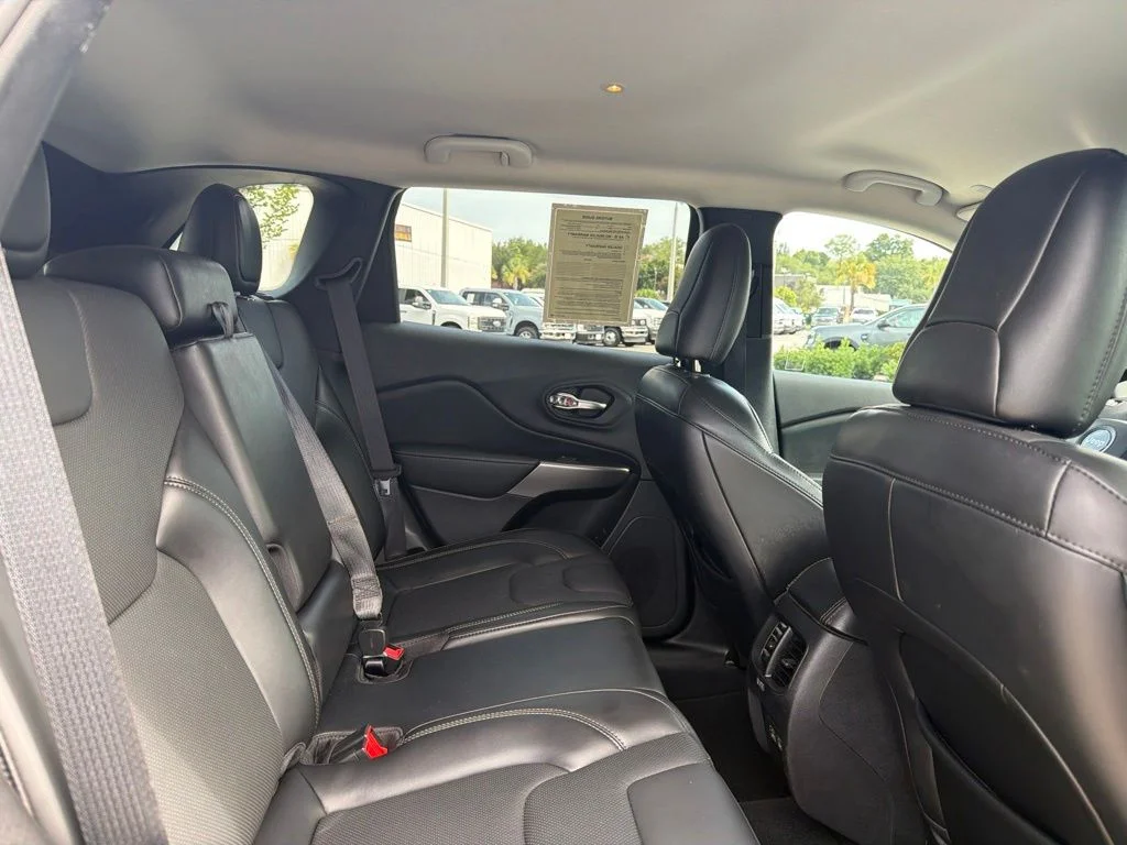 Certified Used 2021 Diamond Black Jeep Latitude Lux image 25
