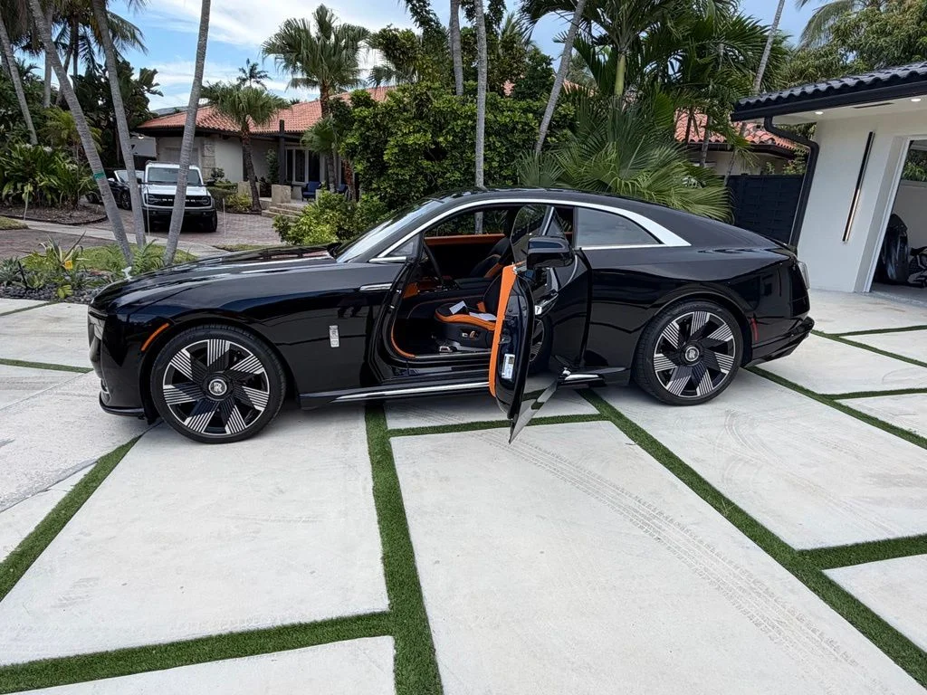 Used 2024 Black Rolls-Royce Base image 2