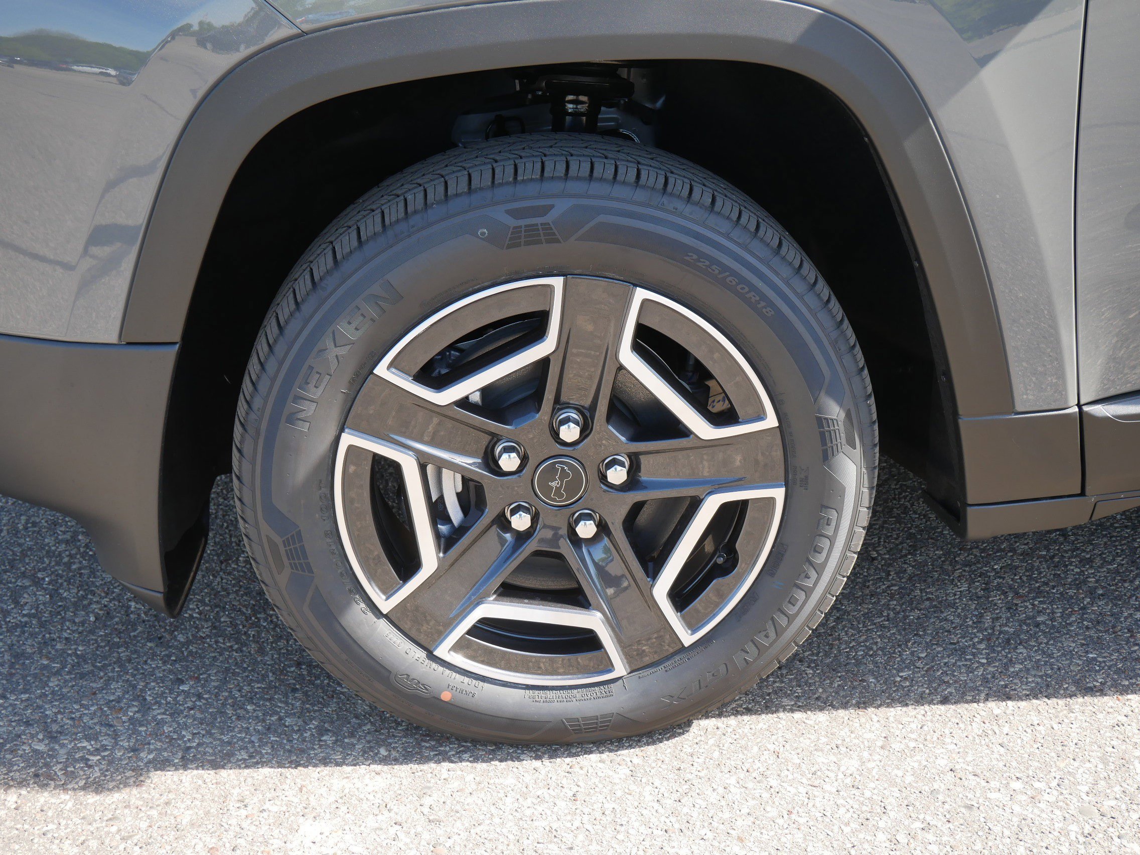 New 2026 Sting-Gray Clear-Coat Exterior Paint Jeep Limited image 7