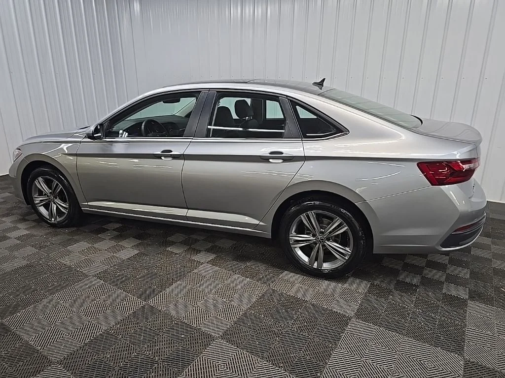 Used 2024 Gray Volkswagen 1.5T SE image 4