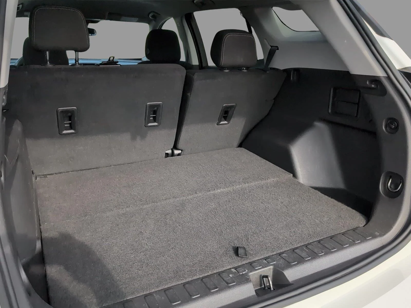 Used 2024 Summit White GMC SLE image 34
