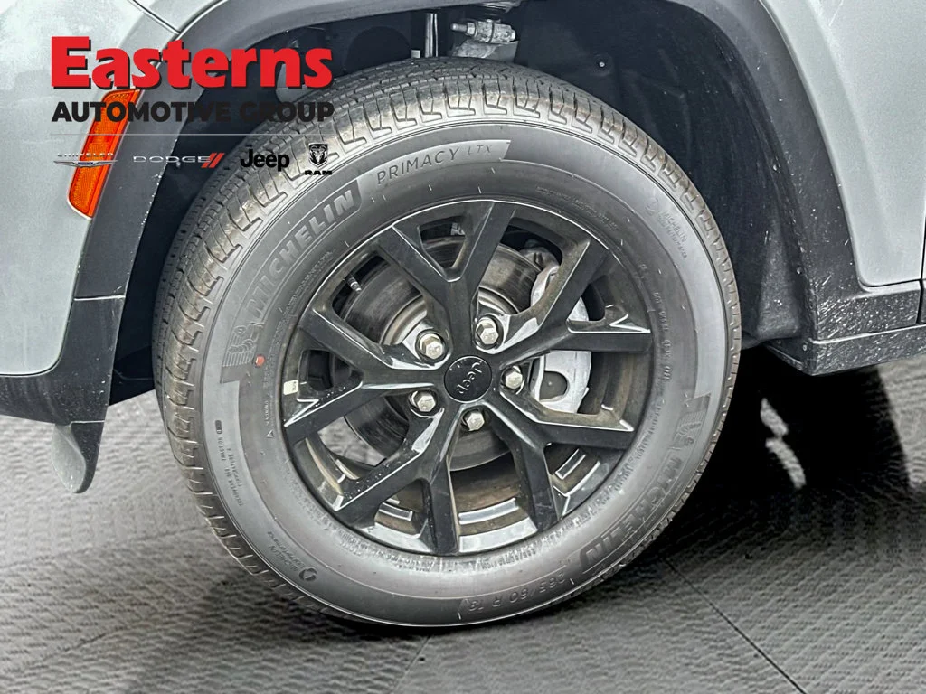 New 2026 Silver Zynith Exterior Paint Jeep Altitude image 28