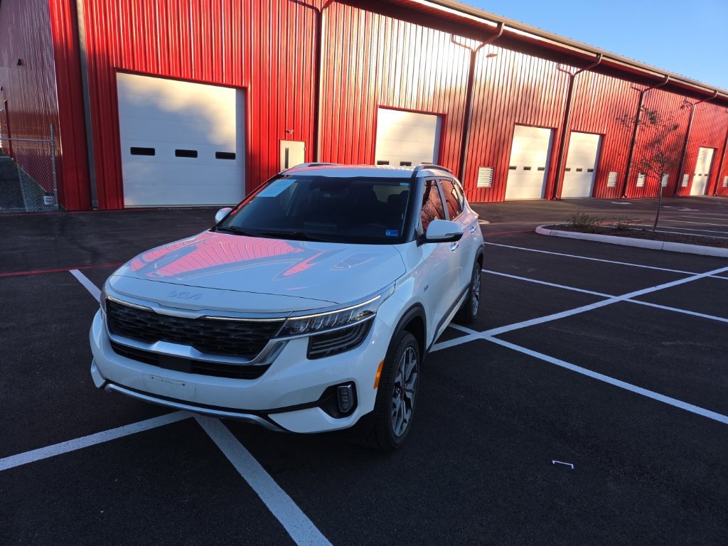 Used 2023 White Kia SX image 3