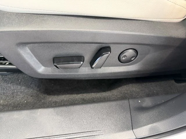 Used 2026 White Nissan SL image 21