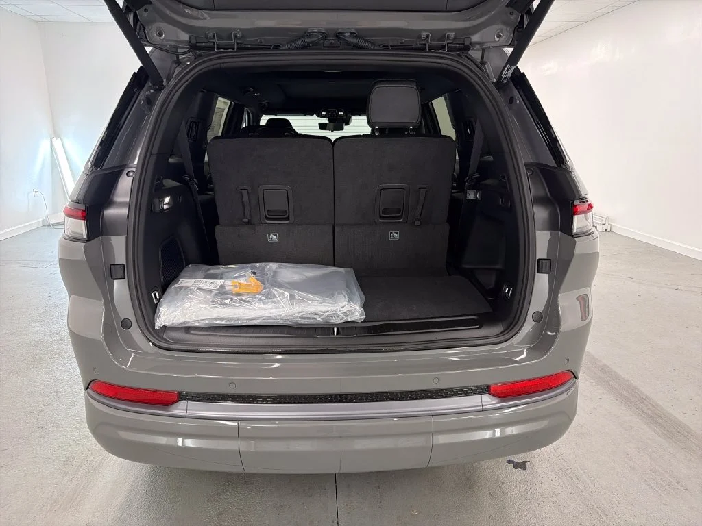 New 2027 Gray Jeep Limited image 10