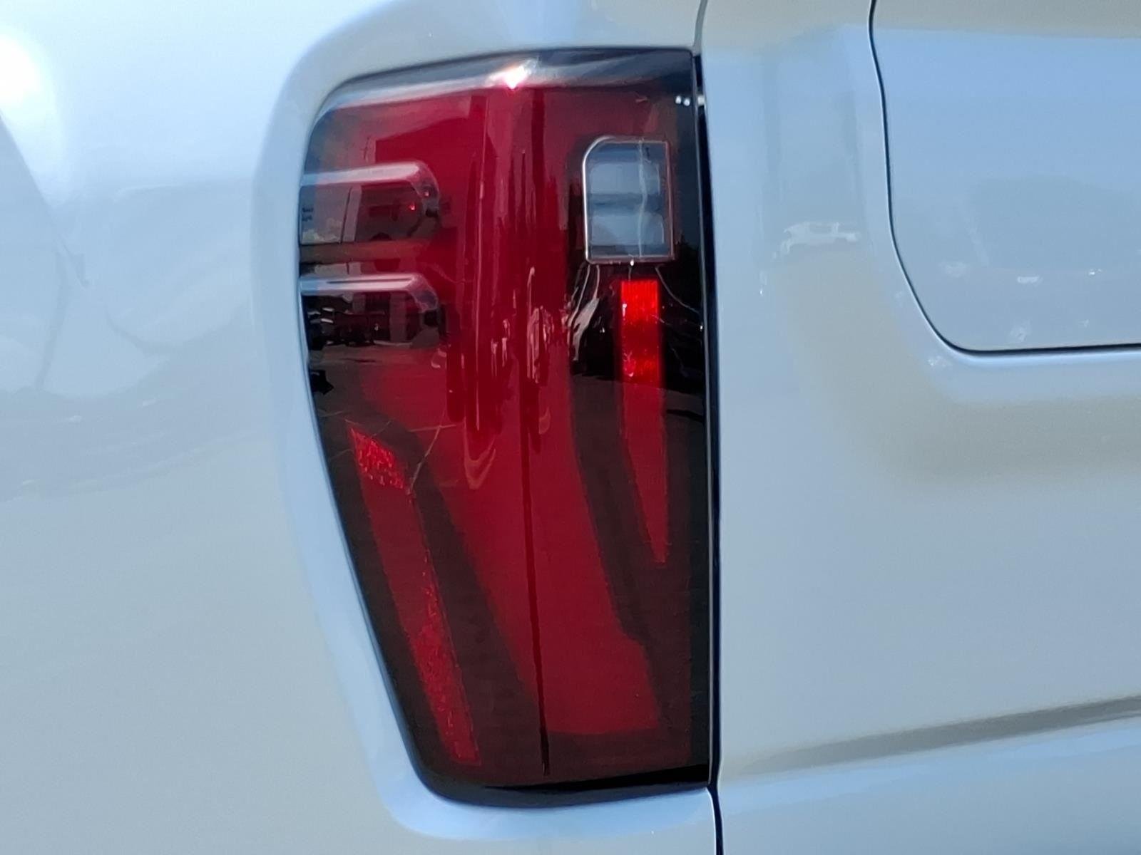 Used 2025 White Frost Tricoat GMC Denali Ultimate image 18
