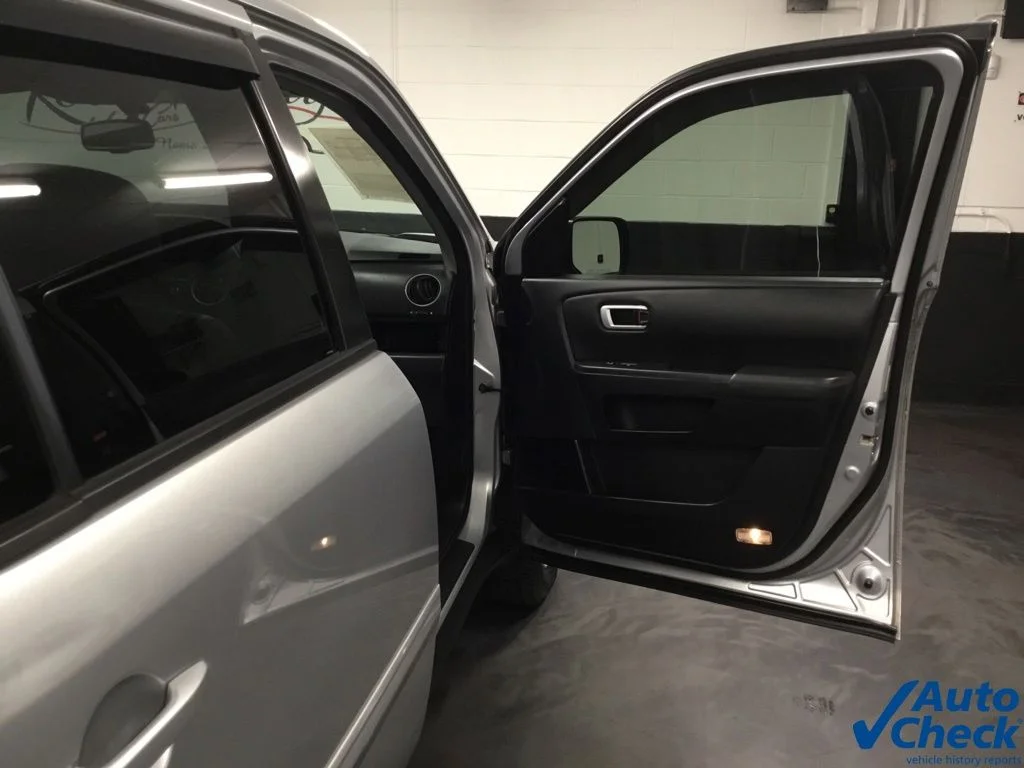 Used 2013 Silver Honda EX-L image 37