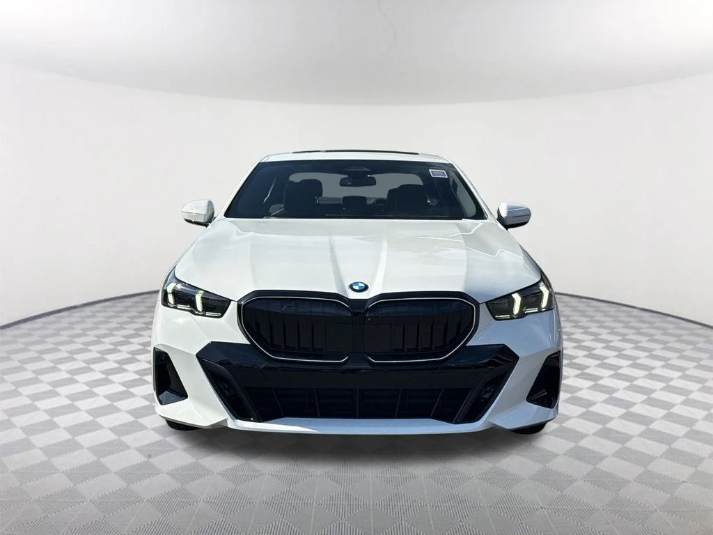 New 2027 White BMW 530i image 2