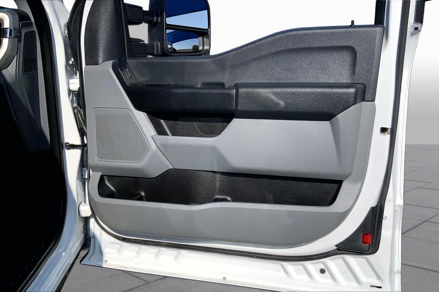 Used 2025 White Ford XL image 23