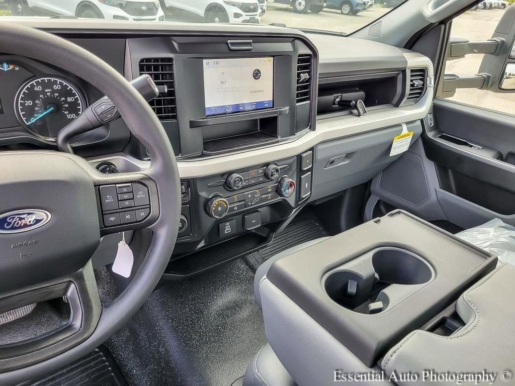 New 2025 Oxford White Ford F-450® XL image 17
