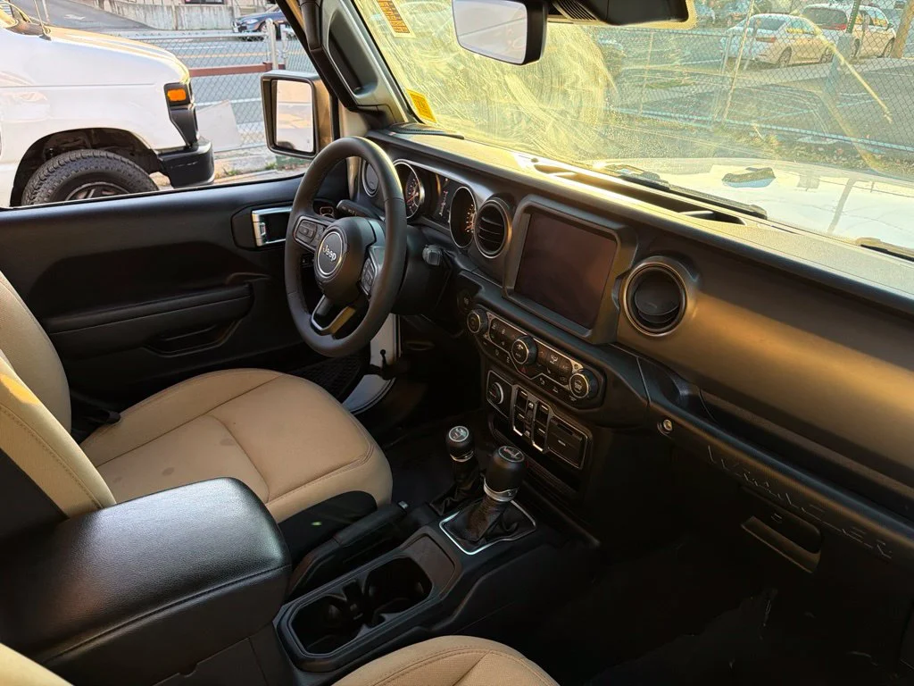 Used 2023 White Jeep Sport S image 15
