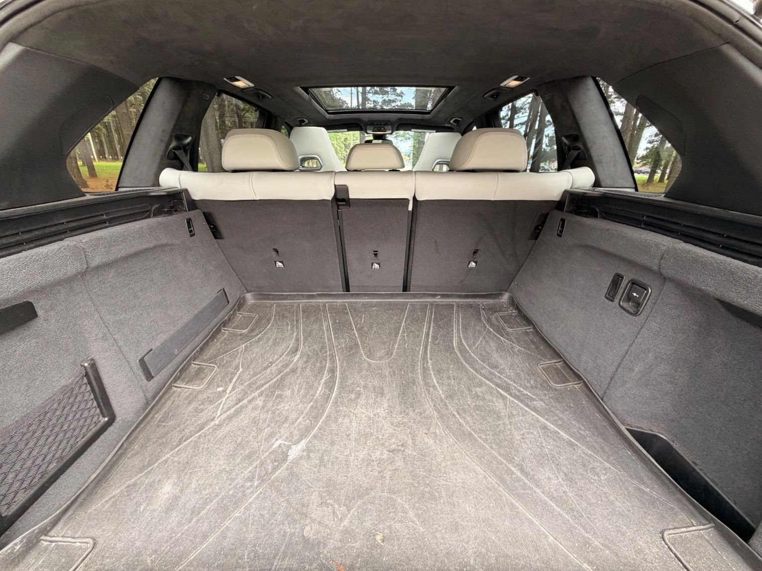 Used 2018 Silverstone Metallic BMW Base image 17