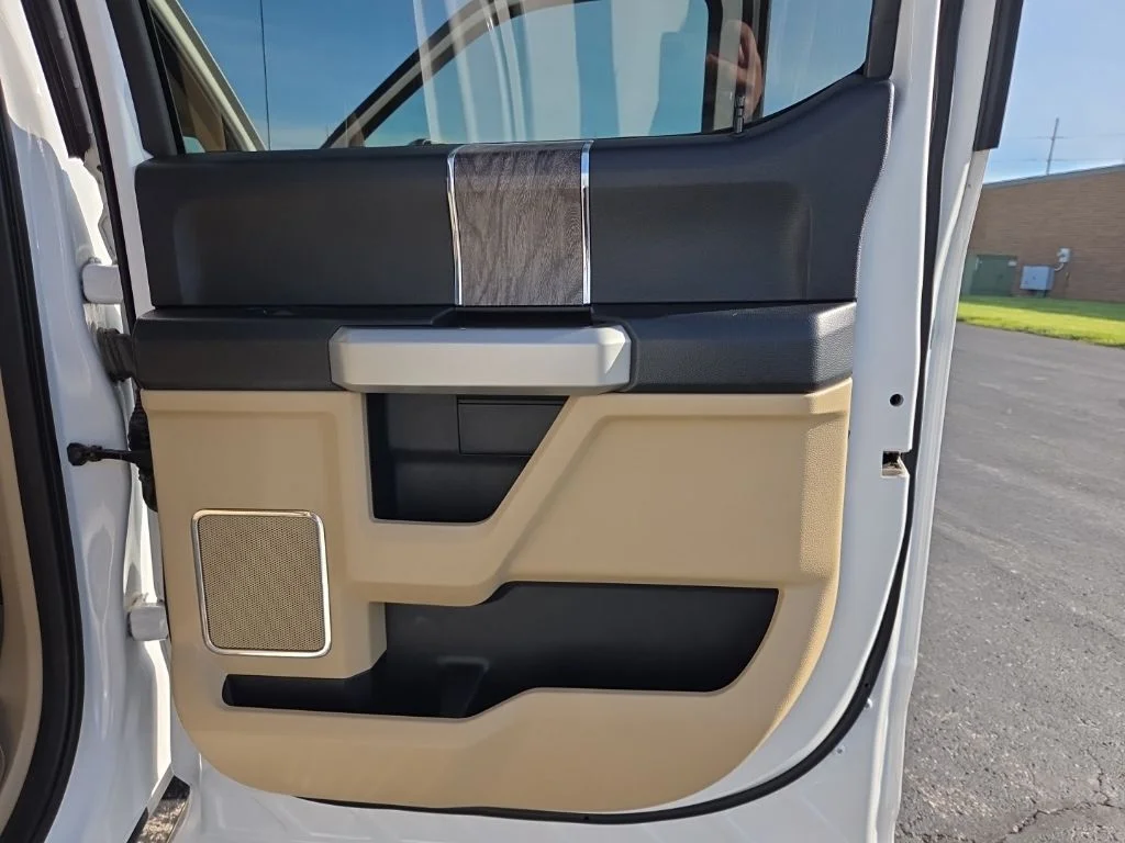 Used 2019 White Ford Lariat image 25