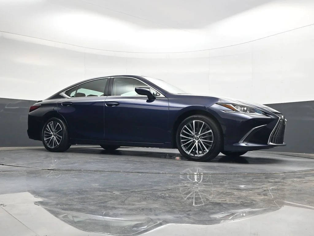 Used 2023  Lexus 350 image 40