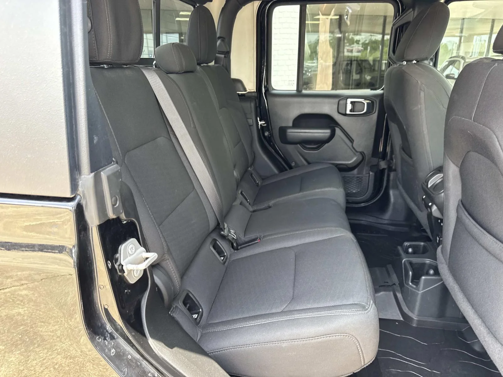 Used 2022 Black Jeep Sport S image 9
