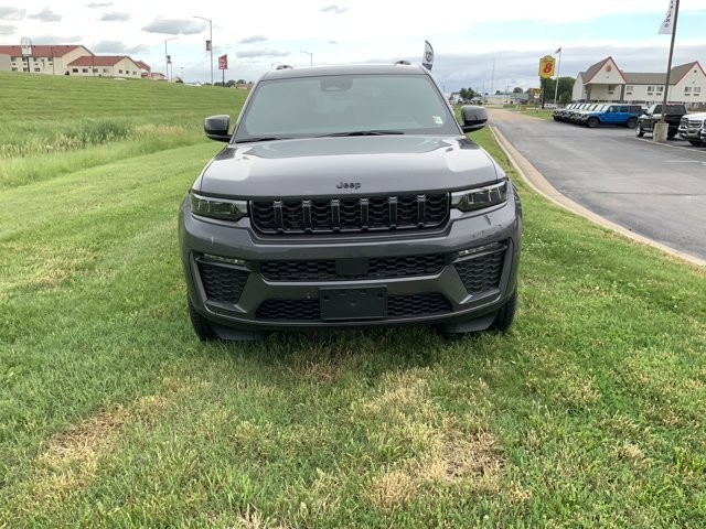 New 2026 Baltic Gray Metallic Clear-Coat Exterior Paint Jeep Limited image 13