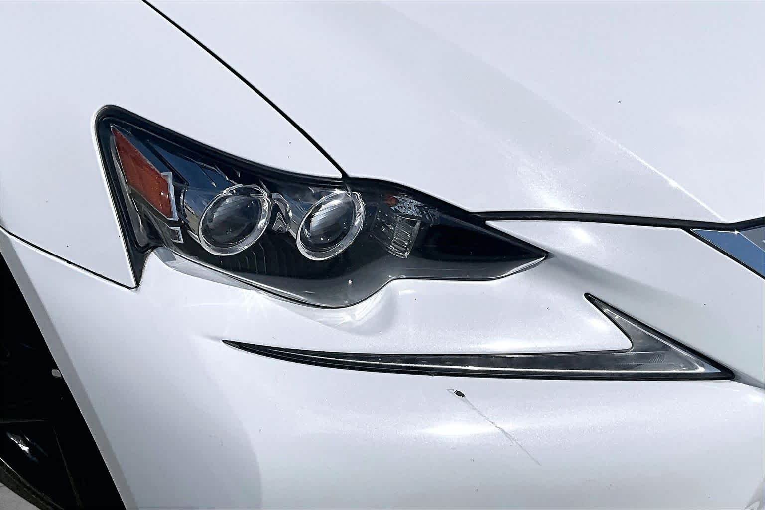 Used 2016 Ultra White Lexus  image 26