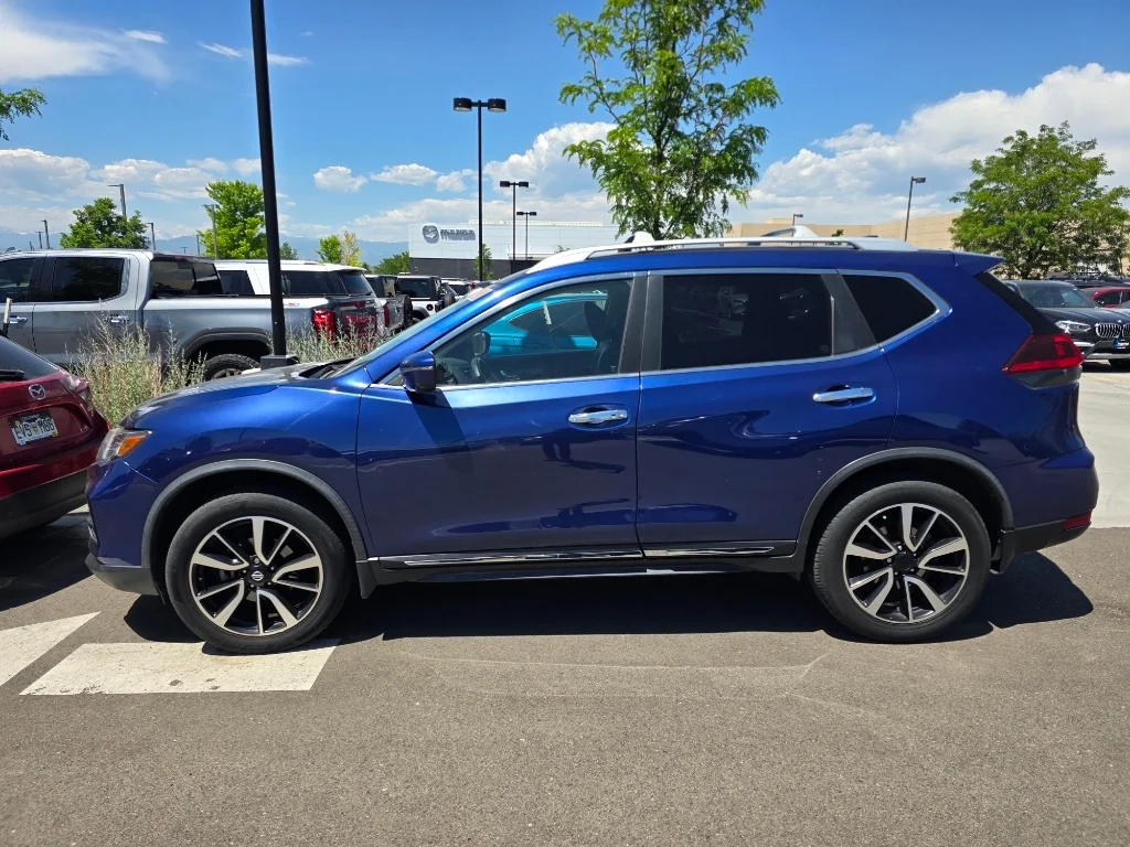 Used 2018 Caspian Blue Nissan SL image 13