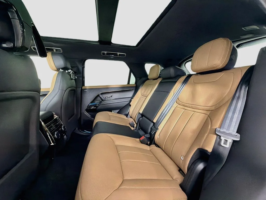 New 2026 Fuji White Land Rover Dynamic SE image 26