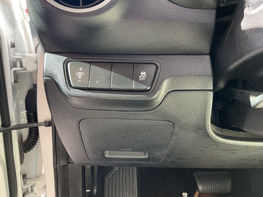 Used 2023 White Kia LXS image 16