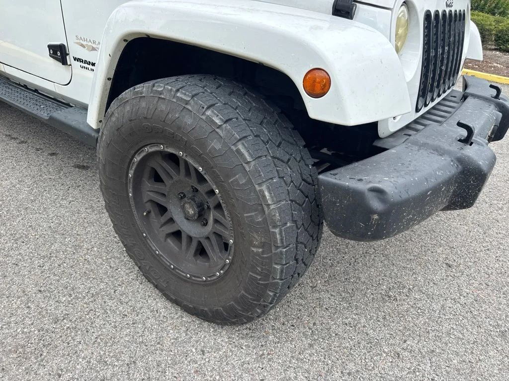 Used 2013 Bright White Jeep Unlimited Sahara image 6