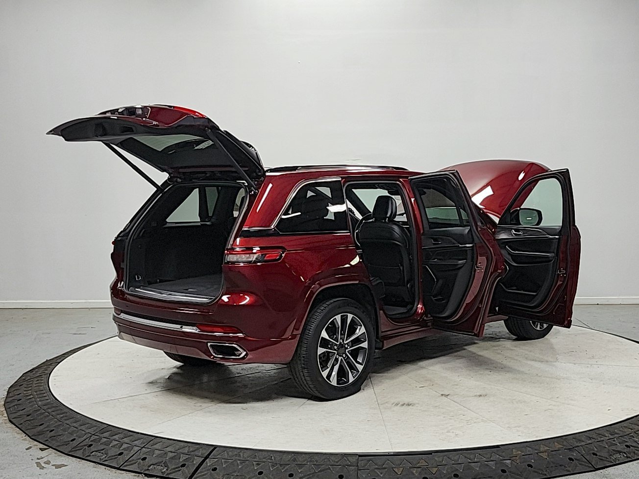 2023 Jeep Grand Cherokee Overland - Photo 16