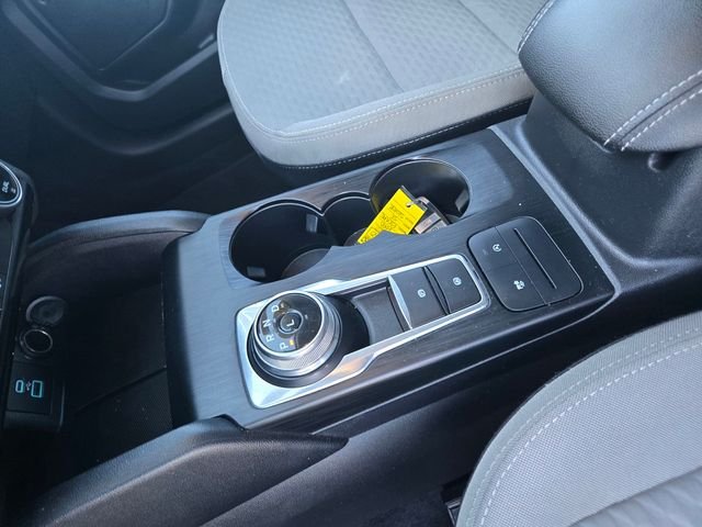 Used 2022 Silver Ford SE image 13