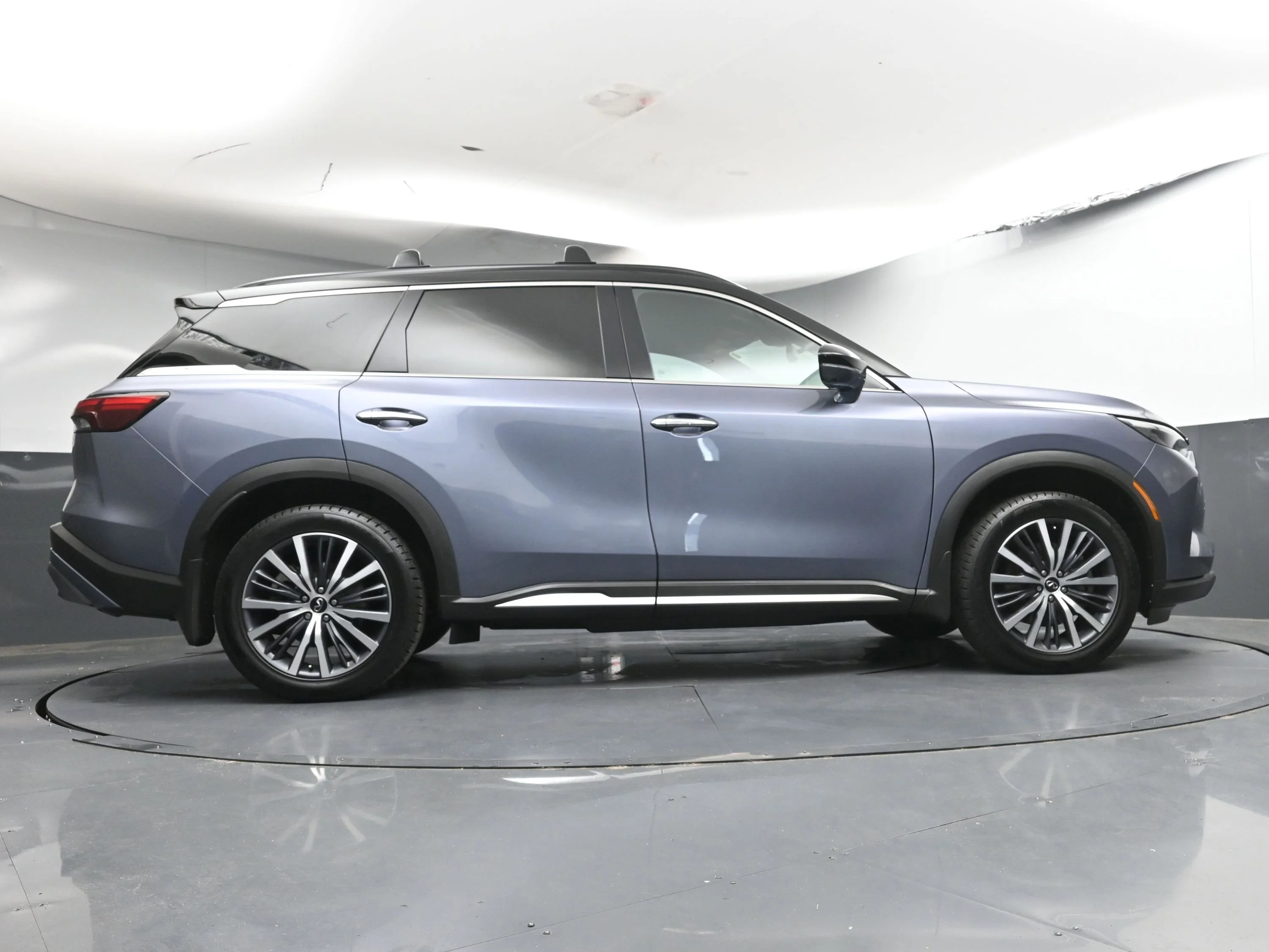 Used 2023 Moonbow Blue/Black Obsidian INFINITI AUTOGRAPH image 28